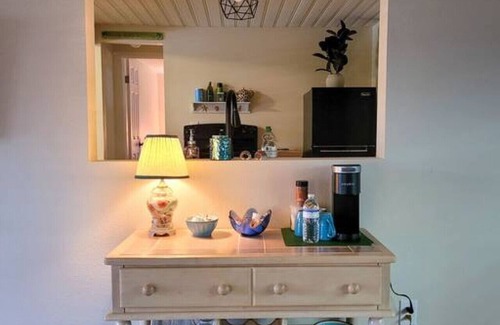 Trailer Estates Apartamento | Blue Heron Inn: 1/1 apt| pet friendly | Six miles to IMG