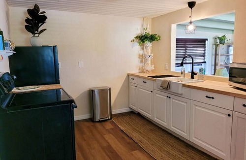 Trailer Estates Apartamento | Blue Heron Inn: 1/1 apt| pet friendly | Six miles to IMG