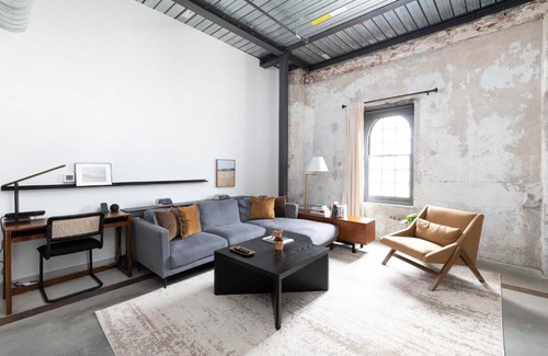 Westown Apartamento | Spacious 1BR Near Fiserv with Rooftop, Gym, and Parking