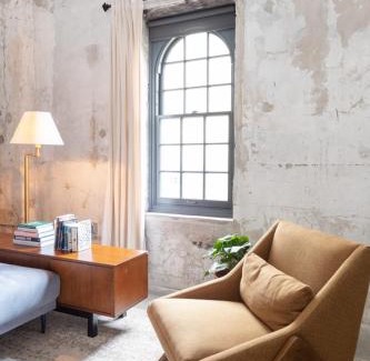 Westown Apartamento | Spacious 1BR Near Fiserv with Rooftop, Gym, and Parking