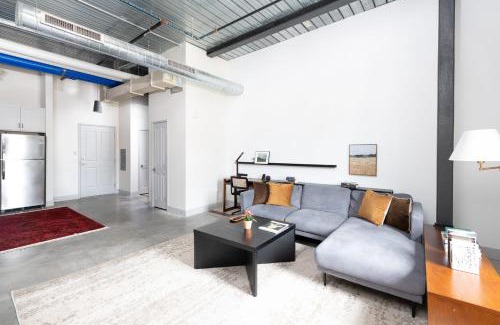 Westown Apartamento | Spacious 1BR Near Fiserv with Rooftop, Gym, and Parking