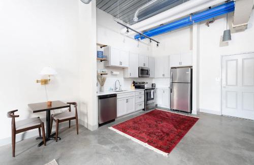 Westown Apartamento | Spacious 1BR Near Fiserv with Rooftop, Gym, and Parking