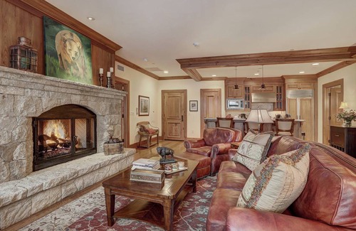 Avon Condominio | Spacious 1Br Ski in/Ski Out the Top of Bachelor Gulch!