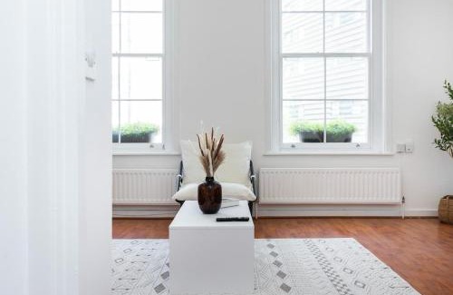 Riverside Apartamento | Spacious 1BR Steps from London Bridge & The Shard