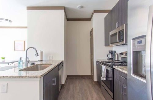 Middletown Apartamento | Spacious 1BR Suite | Pool, Parking + Gym B