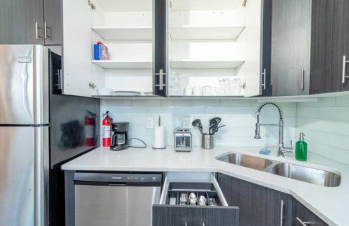 Near South Side Apartamento | Spacious 1BR with Optional Parking Near McCormick Place, Field Museum, Adler Planetarium, & Shedd Aquarium