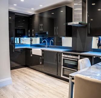 St. Helen's Apartamento | Spacious 2-BDR Flat! 1 minute to tube station