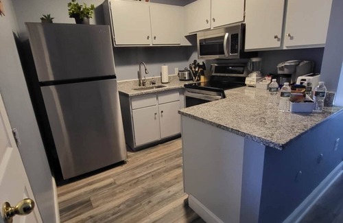 Weirs Beach Apartamento | Spacious 2 Bdrm Condo Walking distance to Weirs Beach!!