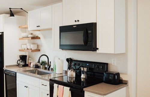 Cooper-Young Historic District Casa | Espacioso, limpio, 2 minutos de casa BDRM a Beale St