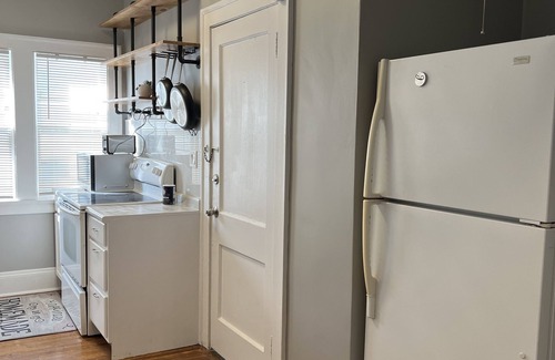Cleveland Apartamento | Spacious 2 bed room apartment near Shaker, Cleveland clinic, CWRU, Van aken.