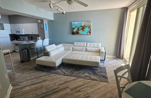 Panama City Beach Hotel | Spacious 2 Bedroom Beachfront view Downtown Panama City Beach steps from beach.