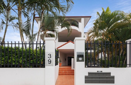 South Brisbane Apartamento | Spacious 2 Bed/2 Bath Garden Apartment Aircon, Spacious 2 Bed Garden Apartment