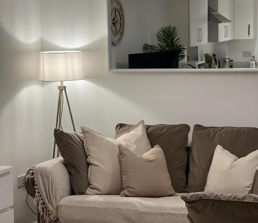 Horley Apartamento | Spacious 2 Bed, 2 Bath Apartment by MCF