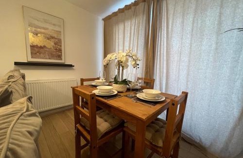 Horley Apartamento | Spacious 2 Bed, 2 Bath Apartment by MCF