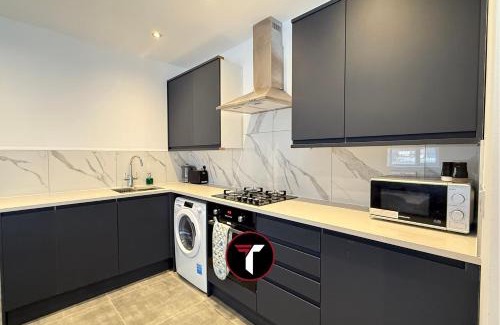 Rushmoor District Apartamento | Spacious 2 Bed 2 Bath Flat with Free parking