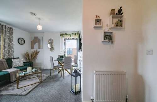 George Green Apartamento | Spacious 2 Bed 2 Bath Flat with Parking in Slough