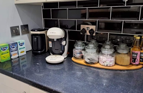 Leabridge Apartamento | Spacious 2 Bed Apt with Balcony in Vibrant Hackney