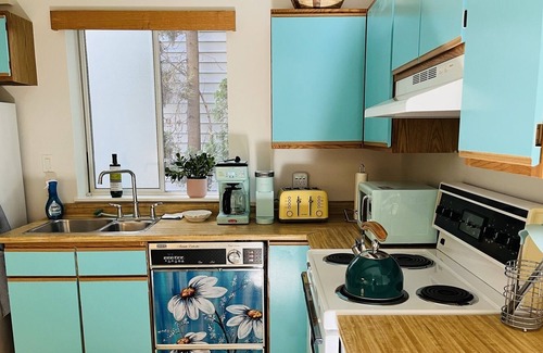 Upper Lonsdale Apartamento | Spacious 2 bed/2 bath garden suite