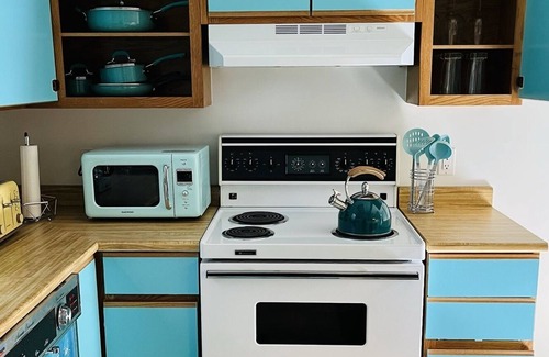 Upper Lonsdale Apartamento | Spacious 2 bed/2 bath garden suite