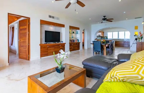 Salinas Condominio | Spacious 2-bed condo with Stunning Sea Views - Isla Mujeres