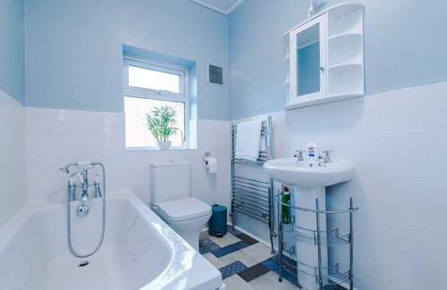 Sutton Coldfield Casa | Spacious 2 Bed | Contractors+Groups |Free Parking!