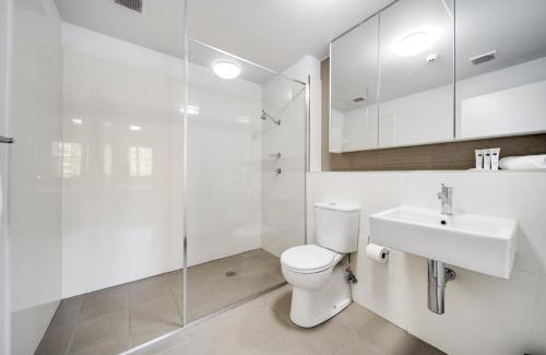 Greenway Apartamento | Spacious 2-Bed Conveniently by Lake Tuggeranong