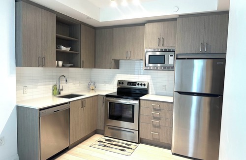 Downsview Condominio | Spacious 2-Bed + Den Condo with Huge Terrace & Stunning Views