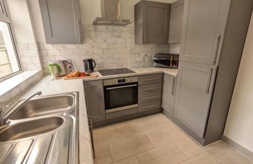 St Helens Casa | Spacious 2 bed Bungalow, Central Location