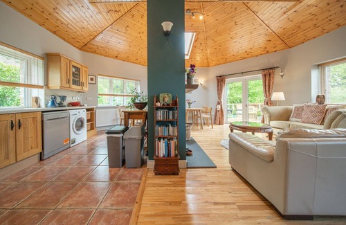 Knockaderry Cross Roads Casa | Spacious 2 bed stone cottage in the Wicklow Mountains