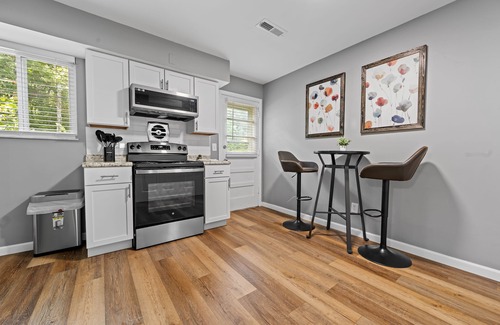 St. Charles Casa | Spacious 2 bed Townhome by StayLage