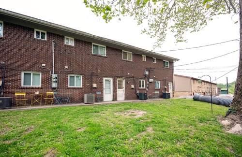 St. Charles Casa | Spacious 2 bed Townhome by StayLage