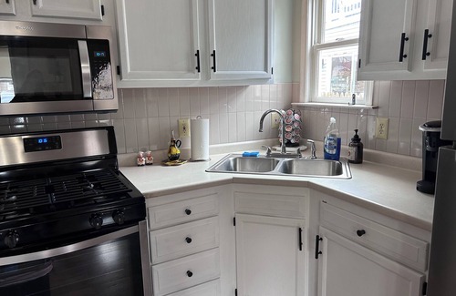 Lower Township Apartamento | Spacious 2 Bed2 Bath Guest Suite Apt with HOT TUB and EV Charging