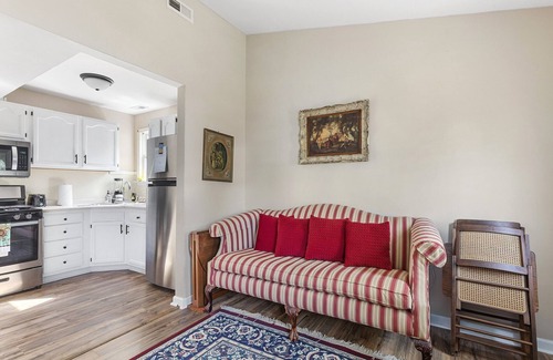 Lower Township Apartamento | Spacious 2 Bed2 Bath Guest Suite Apt with HOT TUB and EV Charging