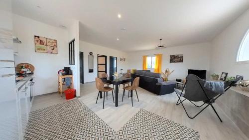 Nezignan-L'Eveque Apartamento | Spacious 2 bedroom Apartment with Garden Near Pezenas
