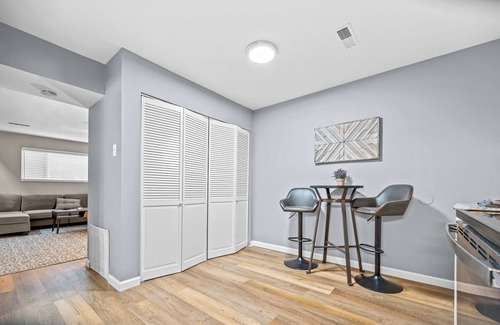 St. Charles Casa | Spacious 2 Bedroom Townhome by StayLage