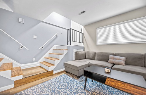 St. Charles Casa | Spacious 2 Bedroom Townhome by StayLage
