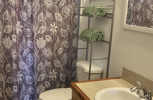 Keaau Casa | Spacious 2 bedroom 1 bath house! Close to Maku’u Farmers Market