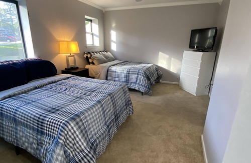 Edgemoor Condominio | spacious 2 bedroom, 2 bathroom condo