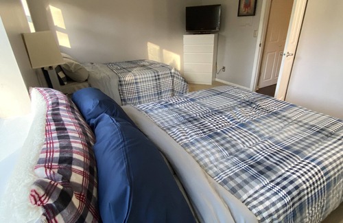 Edgemoor Condominio | spacious 2 bedroom, 2 bathroom condo