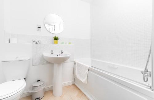 Seisdon Apartamento | Spacious 2 Bedroom Apartment - Parking - Netflix - Wifi - 6CW