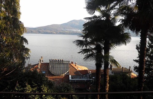 Gonte Apartamento | Amplio apartamento de 2 dormitorios con dos balcones, piscina y acceso al lago