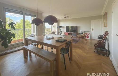 Combat Apartamento | Spacious 2-Bedroom Apartment with Balcony Steps from Buttes-Chaumont Park