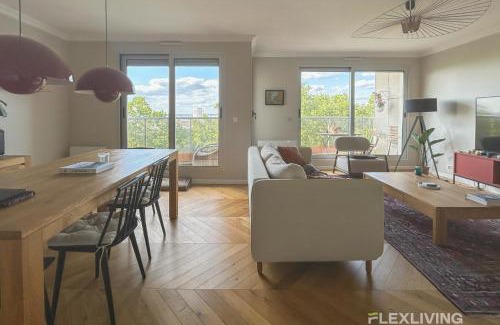 Combat Apartamento | Spacious 2-Bedroom Apartment with Balcony Steps from Buttes-Chaumont Park