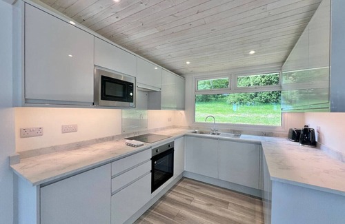 Dartmouth Apartamento | Spacious 2-bedroom chalet with amazing sundeck
