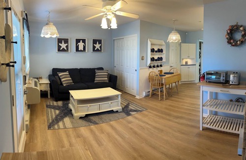 Southend Condominio | Spacious 2-bedroom corner condo on the beach with pool, AC, & WiFi in Brigantine