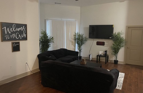 SoNo Apartamento | Spacious 2 Bedroom Condo Downtown w/ Rooftop Pool