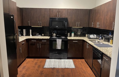 SoNo Apartamento | Spacious 2 Bedroom Condo Downtown w/ Rooftop Pool