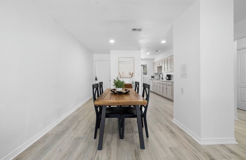 Fairhope Casa | Spacious 2 Bedroom Cottage with KING BED + Fenced Yard