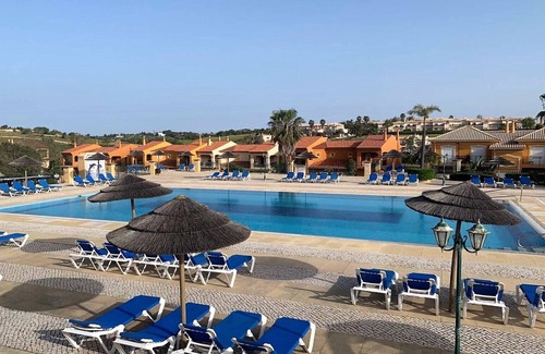 Atalaia Apartamento | Spacious 2 Bedroom ground floor apartment with communal Pool