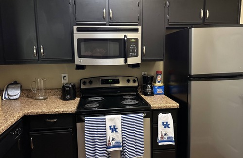 Lexington Apartamento | Spacious 2 bedroom home, close to UK/Keeneland/Fayette Mall/Summit at Fritz Farm